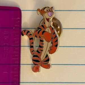 Disney Tigger hat pin